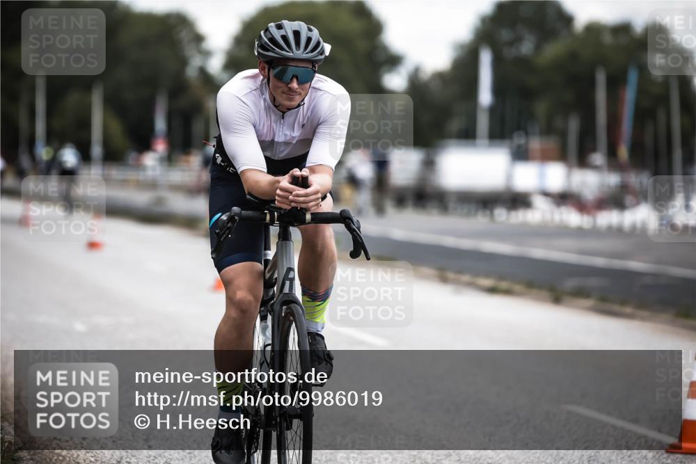 16.08.2026 - KN Förde Triathlon 2026 H.Heesch http://msf.ph/oto/9986019 16.08.2026 13:08:01 Radfahren 566, 579, 738 meine-sportfotos.de
