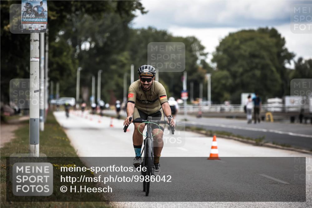 16.08.2026 - KN Förde Triathlon 2026 H.Heesch http://msf.ph/oto/9986042 16.08.2026 13:08:09 Radfahren 565, 579, 710, 732 meine-sportfotos.de