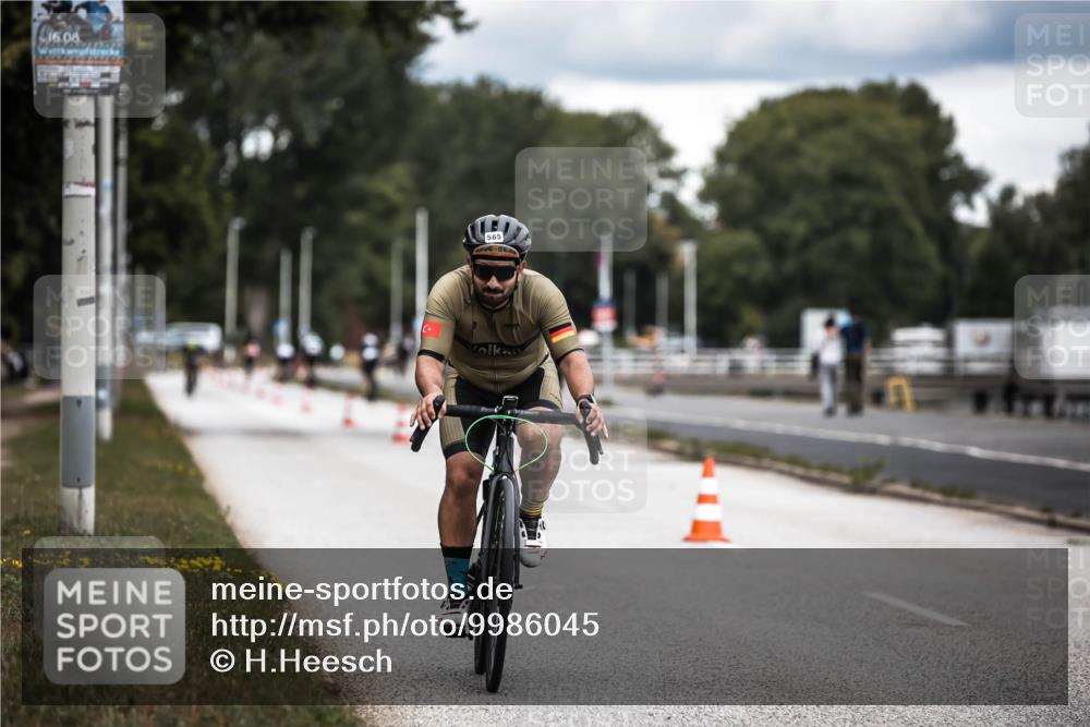 16.08.2026 - KN Förde Triathlon 2026 H.Heesch http://msf.ph/oto/9986045 16.08.2026 13:08:09 Radfahren 565, 579, 710, 732 meine-sportfotos.de