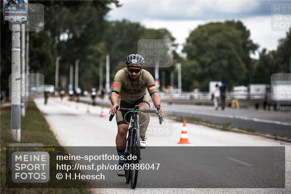 16.08.2026 - KN Förde Triathlon 2026 H.Heesch http://msf.ph/oto/9986047 16.08.2026 13:08:09 Radfahren 565, 579, 710, 732 meine-sportfotos.de