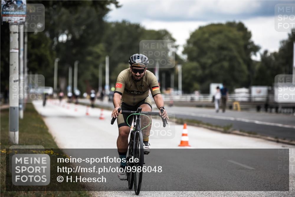 16.08.2026 - KN Förde Triathlon 2026 H.Heesch http://msf.ph/oto/9986048 16.08.2026 13:08:09 Radfahren 565, 579, 710, 732 meine-sportfotos.de
