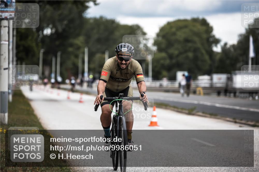 16.08.2026 - KN Förde Triathlon 2026 H.Heesch http://msf.ph/oto/9986051 16.08.2026 13:08:10 Radfahren 565, 710, 732 meine-sportfotos.de