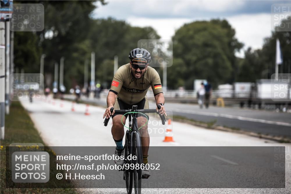 16.08.2026 - KN Förde Triathlon 2026 H.Heesch http://msf.ph/oto/9986052 16.08.2026 13:08:10 Radfahren 565, 710, 732 meine-sportfotos.de