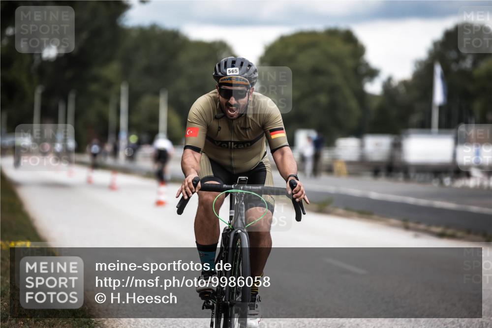 16.08.2026 - KN Förde Triathlon 2026 H.Heesch http://msf.ph/oto/9986058 16.08.2026 13:08:10 Radfahren 565, 710, 732 meine-sportfotos.de