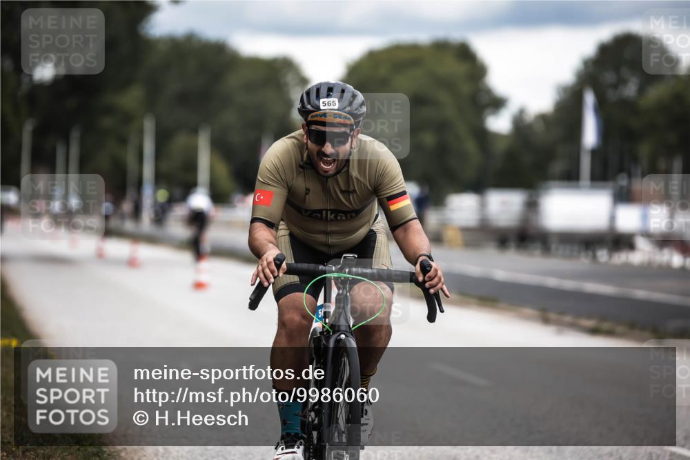 16.08.2026 - KN Förde Triathlon 2026 H.Heesch http://msf.ph/oto/9986060 16.08.2026 13:08:10 Radfahren 565, 710, 732 meine-sportfotos.de