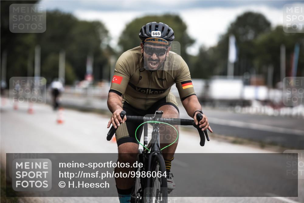 16.08.2026 - KN Förde Triathlon 2026 H.Heesch http://msf.ph/oto/9986064 16.08.2026 13:08:10 Radfahren 565, 710, 732 meine-sportfotos.de