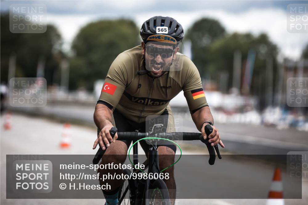 16.08.2026 - KN Förde Triathlon 2026 H.Heesch http://msf.ph/oto/9986068 16.08.2026 13:08:10 Radfahren 565, 710, 732 meine-sportfotos.de