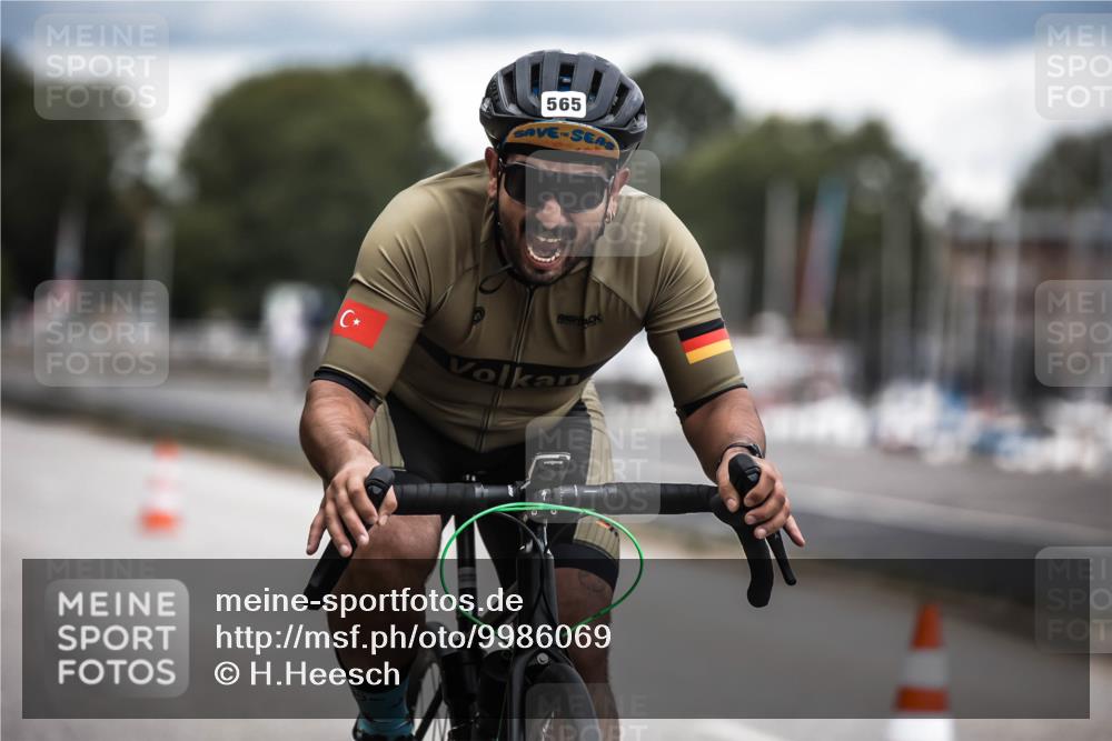 16.08.2026 - KN Förde Triathlon 2026 H.Heesch http://msf.ph/oto/9986069 16.08.2026 13:08:10 Radfahren 565, 710, 732 meine-sportfotos.de