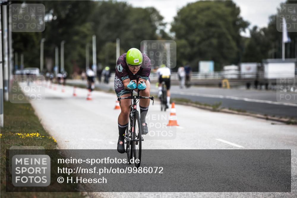 16.08.2026 - KN Förde Triathlon 2026 H.Heesch http://msf.ph/oto/9986072 16.08.2026 13:08:21 Radfahren 541, 572, 584, 590, 602, 607, 612, 722, 745 meine-sportfotos.de