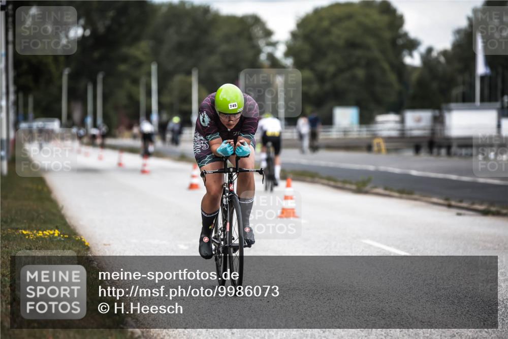 16.08.2026 - KN Förde Triathlon 2026 H.Heesch http://msf.ph/oto/9986073 16.08.2026 13:08:21 Radfahren 541, 572, 584, 590, 602, 607, 612, 722, 745 meine-sportfotos.de
