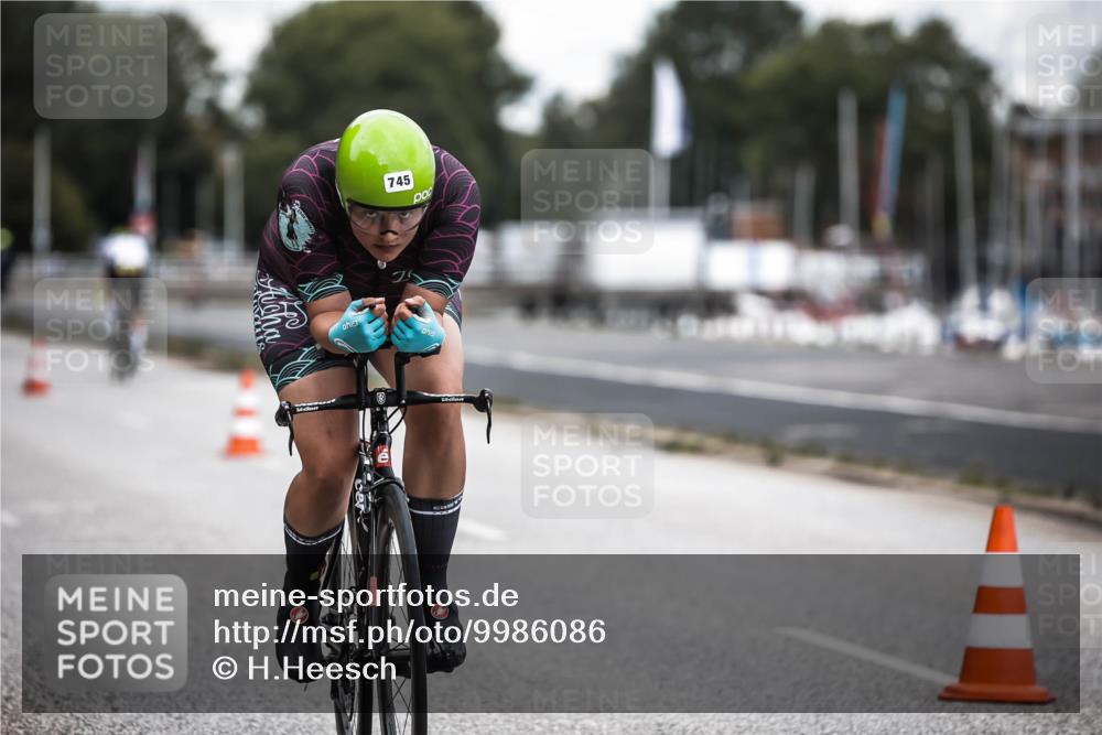 16.08.2026 - KN Förde Triathlon 2026 H.Heesch http://msf.ph/oto/9986086 16.08.2026 13:08:22 Radfahren 541, 584, 590, 602, 607, 612, 722, 745 meine-sportfotos.de