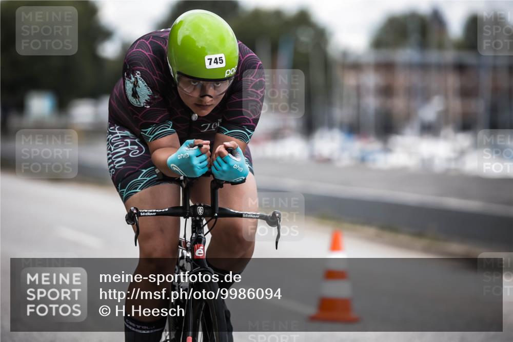 16.08.2026 - KN Förde Triathlon 2026 H.Heesch http://msf.ph/oto/9986094 16.08.2026 13:08:22 Radfahren 541, 584, 590, 602, 607, 612, 722, 745 meine-sportfotos.de