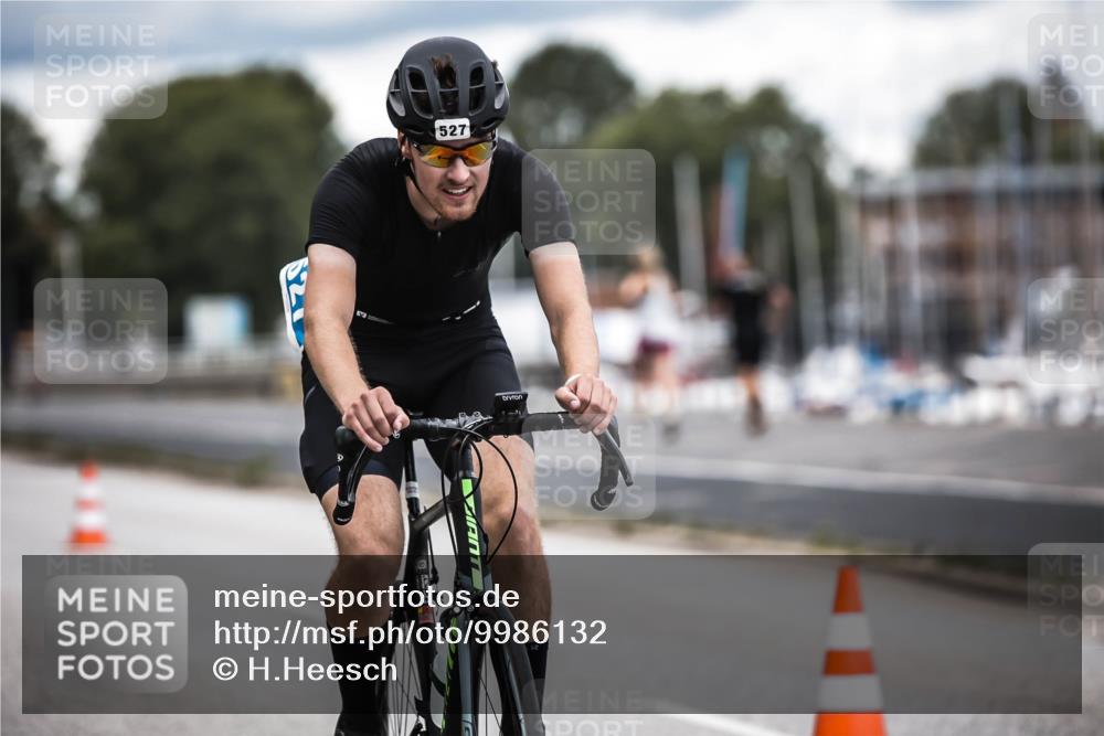 16.08.2026 - KN Förde Triathlon 2026 H.Heesch http://msf.ph/oto/9986132 16.08.2026 13:08:45 Radfahren 527, 586, 598 meine-sportfotos.de
