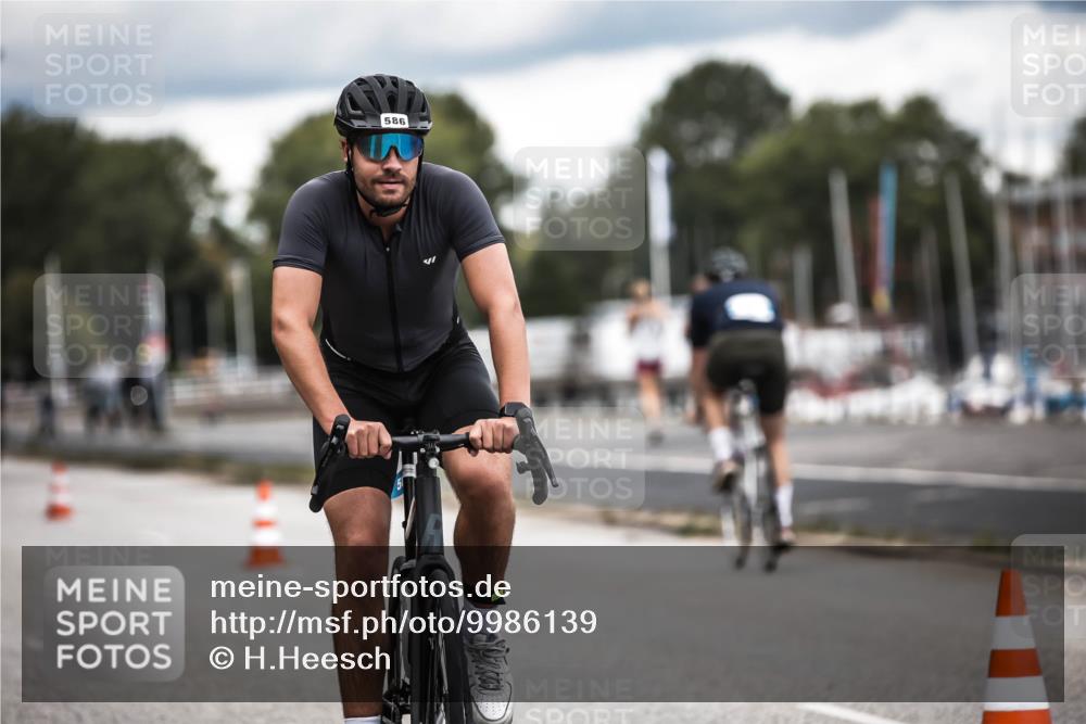 16.08.2026 - KN Förde Triathlon 2026 H.Heesch http://msf.ph/oto/9986139 16.08.2026 13:08:48 Radfahren 527, 581, 586, 598, 716 meine-sportfotos.de