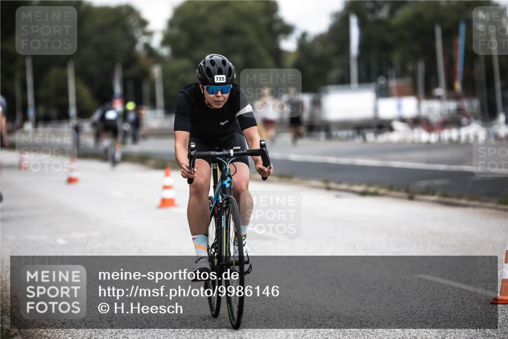 16.08.2026 - KN Förde Triathlon 2026 H.Heesch http://msf.ph/oto/9986146 16.08.2026 13:08:53 Radfahren 581, 600, 713, 714, 716, 725 meine-sportfotos.de