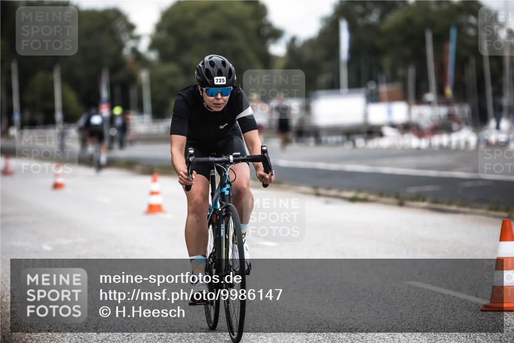 16.08.2026 - KN Förde Triathlon 2026 H.Heesch http://msf.ph/oto/9986147 16.08.2026 13:08:53 Radfahren 581, 600, 713, 714, 716, 725 meine-sportfotos.de