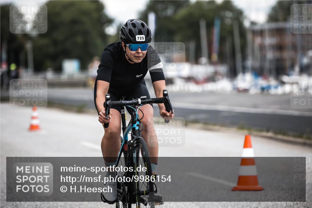 16.08.2026 - KN Förde Triathlon 2026 H.Heesch http://msf.ph/oto/9986154 16.08.2026 13:08:54 Radfahren 581, 600, 713, 714, 716, 725 meine-sportfotos.de