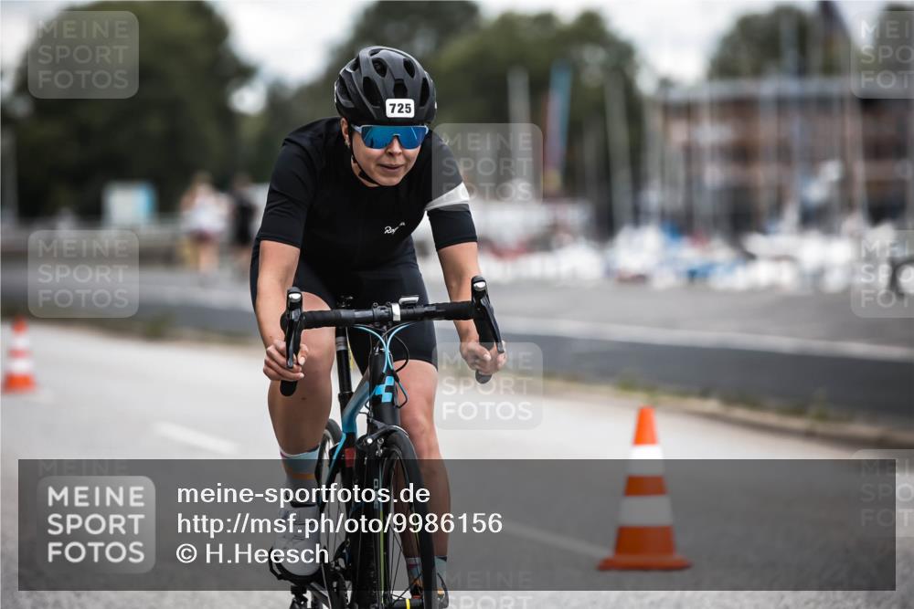 16.08.2026 - KN Förde Triathlon 2026 H.Heesch http://msf.ph/oto/9986156 16.08.2026 13:08:54 Radfahren 581, 600, 713, 714, 716, 725 meine-sportfotos.de