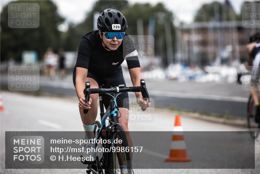 16.08.2026 - KN Förde Triathlon 2026 H.Heesch http://msf.ph/oto/9986157 16.08.2026 13:08:54 Radfahren 581, 600, 713, 714, 716, 725 meine-sportfotos.de
