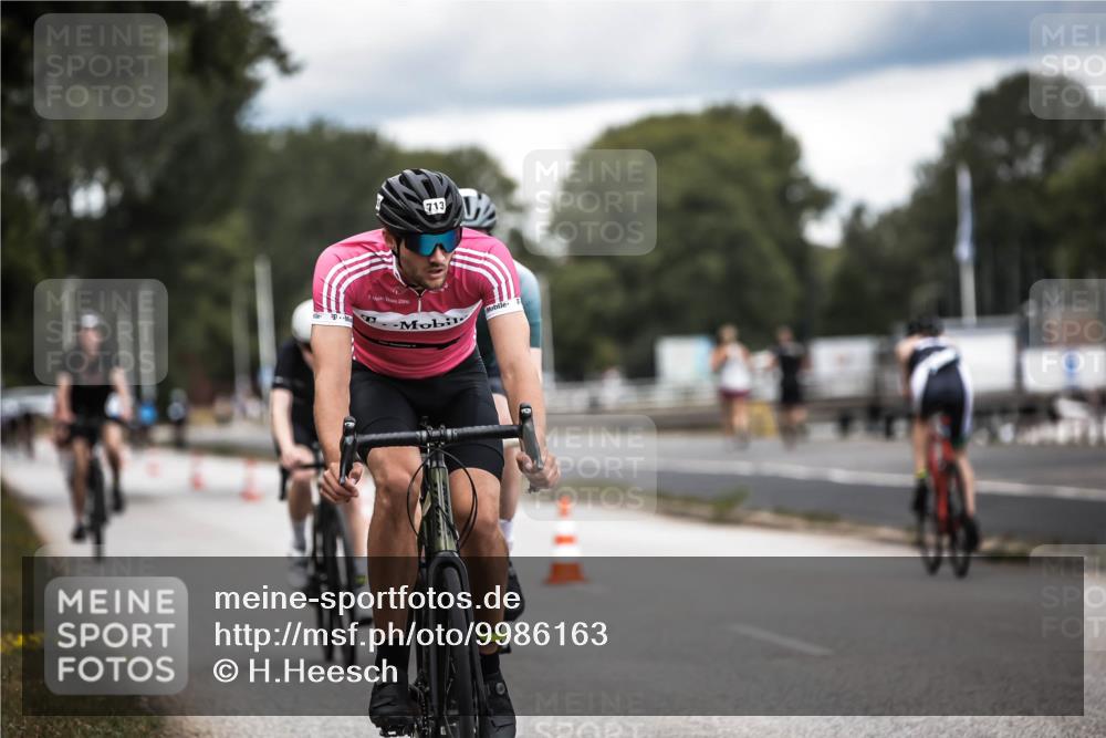 16.08.2026 - KN Förde Triathlon 2026 H.Heesch http://msf.ph/oto/9986163 16.08.2026 13:08:56 Radfahren 591, 600, 713, 714, 716, 725 meine-sportfotos.de