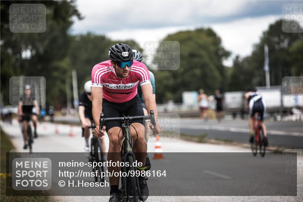 16.08.2026 - KN Förde Triathlon 2026 H.Heesch http://msf.ph/oto/9986164 16.08.2026 13:08:56 Radfahren 591, 600, 713, 714, 716, 725 meine-sportfotos.de