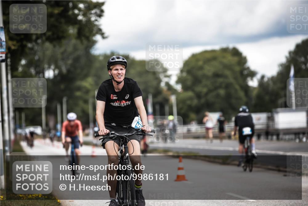 16.08.2026 - KN Förde Triathlon 2026 H.Heesch http://msf.ph/oto/9986181 16.08.2026 13:08:59 Radfahren 591, 600, 707, 709, 713, 714 meine-sportfotos.de