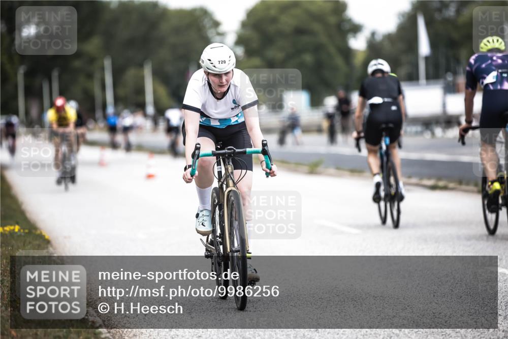 16.08.2026 - KN Förde Triathlon 2026 H.Heesch http://msf.ph/oto/9986256 16.08.2026 13:09:27 Radfahren 543, 720, 723 meine-sportfotos.de