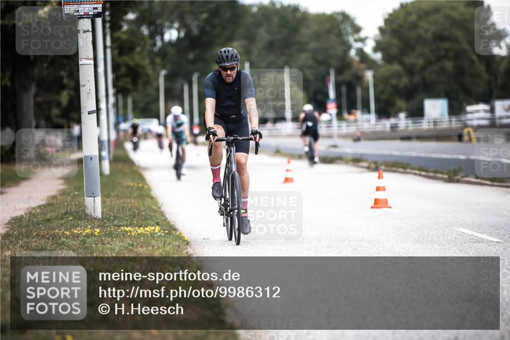 16.08.2026 - KN Förde Triathlon 2026 H.Heesch http://msf.ph/oto/9986312 16.08.2026 13:09:48 Radfahren 553, 735 meine-sportfotos.de