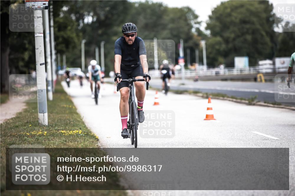 16.08.2026 - KN Förde Triathlon 2026 H.Heesch http://msf.ph/oto/9986317 16.08.2026 13:09:48 Radfahren 553, 735 meine-sportfotos.de