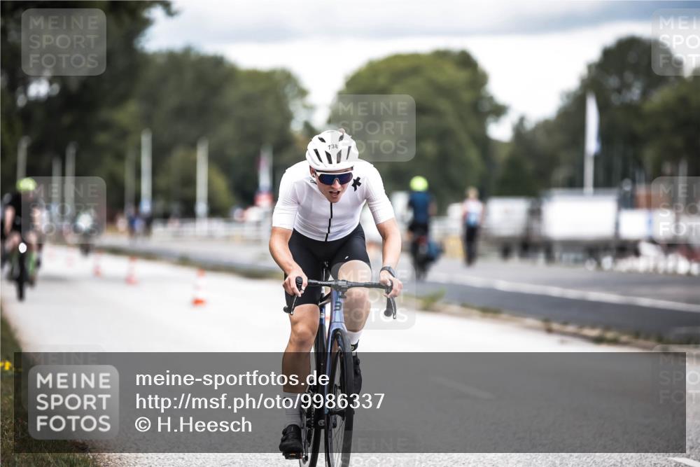 16.08.2026 - KN Förde Triathlon 2026 H.Heesch http://msf.ph/oto/9986337 16.08.2026 13:09:59 Radfahren 524, 701, 738 meine-sportfotos.de