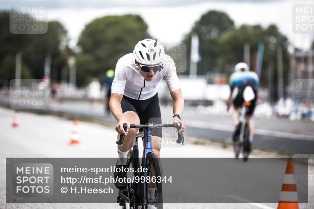 16.08.2026 - KN Förde Triathlon 2026 H.Heesch http://msf.ph/oto/9986344 16.08.2026 13:09:59 Radfahren 524, 701, 738 meine-sportfotos.de