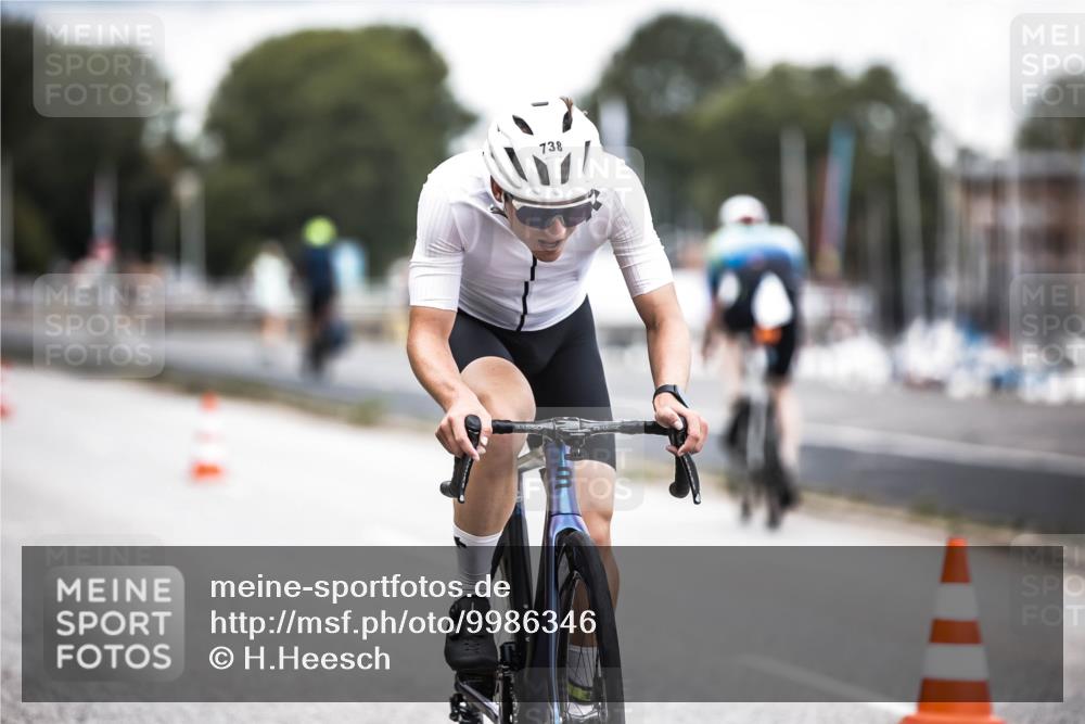 16.08.2026 - KN Förde Triathlon 2026 H.Heesch http://msf.ph/oto/9986346 16.08.2026 13:09:59 Radfahren 524, 701, 738 meine-sportfotos.de
