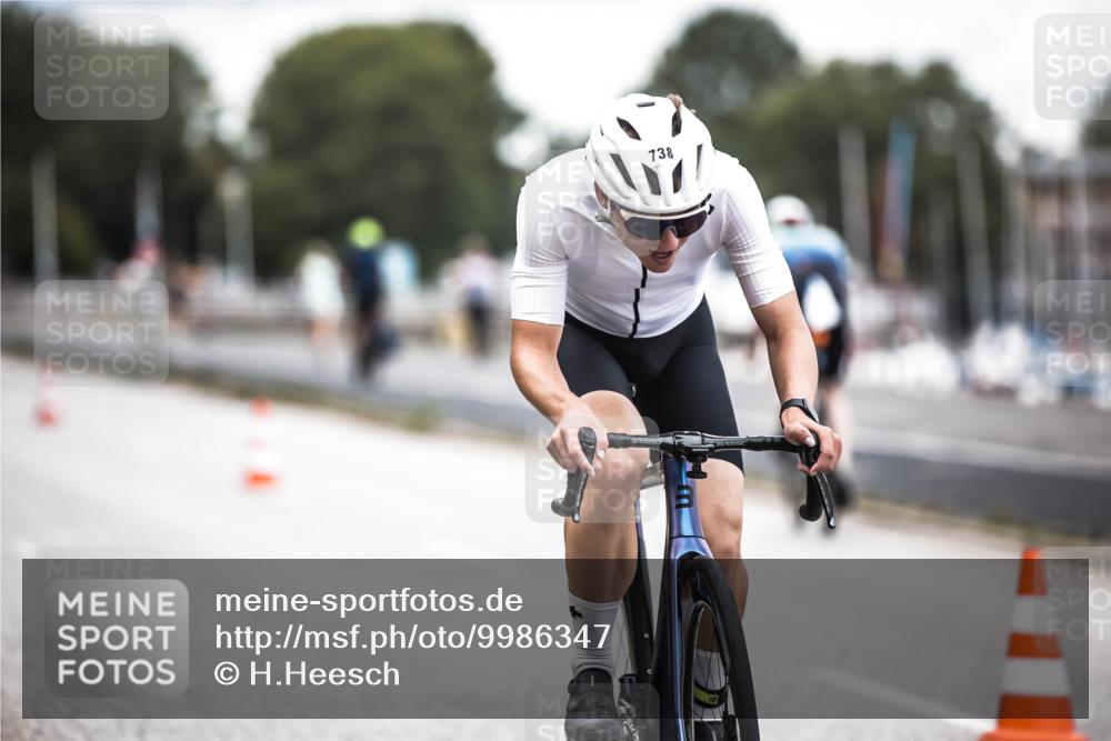 16.08.2026 - KN Förde Triathlon 2026 H.Heesch http://msf.ph/oto/9986347 16.08.2026 13:09:59 Radfahren 524, 701, 738 meine-sportfotos.de