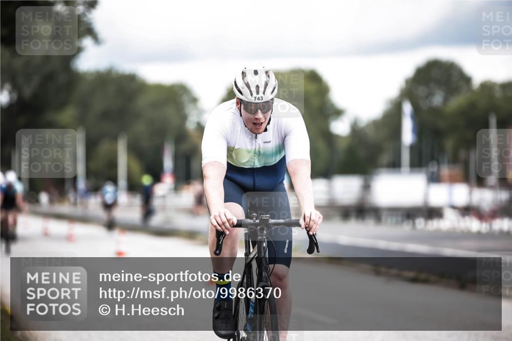 16.08.2026 - KN Förde Triathlon 2026 H.Heesch http://msf.ph/oto/9986370 16.08.2026 13:10:06 Radfahren 504, 524, 594, 595, 704, 743 meine-sportfotos.de
