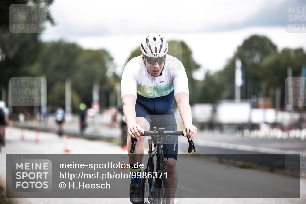 16.08.2026 - KN Förde Triathlon 2026 H.Heesch http://msf.ph/oto/9986371 16.08.2026 13:10:06 Radfahren 504, 524, 594, 595, 704, 743 meine-sportfotos.de