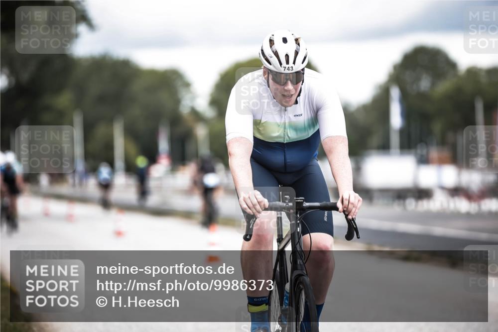 16.08.2026 - KN Förde Triathlon 2026 H.Heesch http://msf.ph/oto/9986373 16.08.2026 13:10:06 Radfahren 504, 524, 594, 595, 704, 743 meine-sportfotos.de
