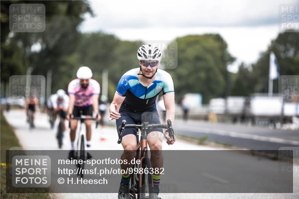 16.08.2026 - KN Förde Triathlon 2026 H.Heesch http://msf.ph/oto/9986382 16.08.2026 13:10:11 Radfahren 594, 595, 710, 718, 732 meine-sportfotos.de