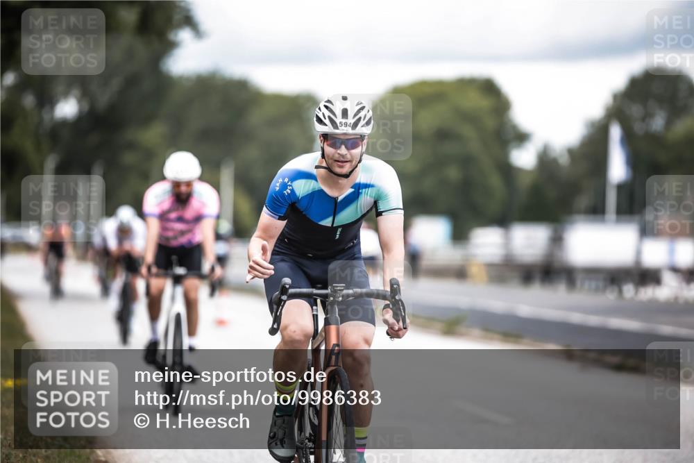 16.08.2026 - KN Förde Triathlon 2026 H.Heesch http://msf.ph/oto/9986383 16.08.2026 13:10:11 Radfahren 594, 595, 710, 718, 732 meine-sportfotos.de