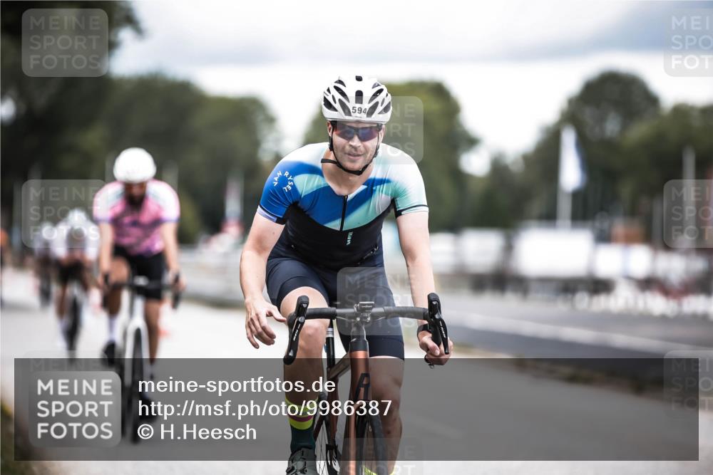 16.08.2026 - KN Förde Triathlon 2026 H.Heesch http://msf.ph/oto/9986387 16.08.2026 13:10:11 Radfahren 594, 595, 710, 718, 732 meine-sportfotos.de