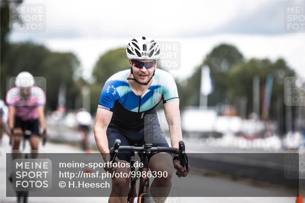 16.08.2026 - KN Förde Triathlon 2026 H.Heesch http://msf.ph/oto/9986390 16.08.2026 13:10:11 Radfahren 594, 595, 710, 718, 732 meine-sportfotos.de