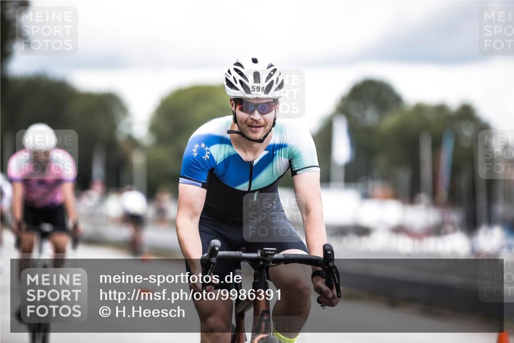 16.08.2026 - KN Förde Triathlon 2026 H.Heesch http://msf.ph/oto/9986391 16.08.2026 13:10:11 Radfahren 594, 595, 710, 718, 732 meine-sportfotos.de