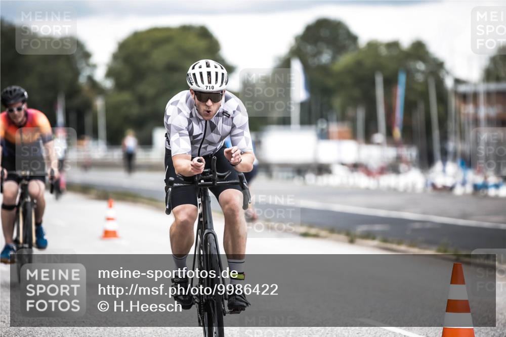 16.08.2026 - KN Förde Triathlon 2026 H.Heesch http://msf.ph/oto/9986422 16.08.2026 13:10:16 Radfahren 592, 710, 732 meine-sportfotos.de