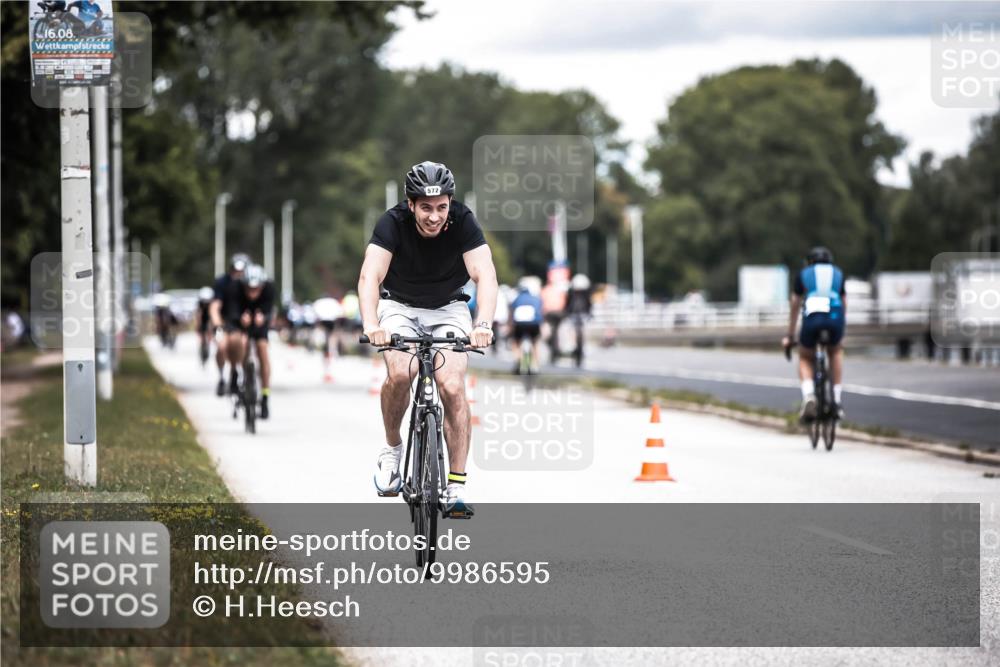 16.08.2026 - KN Förde Triathlon 2026 H.Heesch http://msf.ph/oto/9986595 16.08.2026 13:11:20 Radfahren 572, 716 meine-sportfotos.de