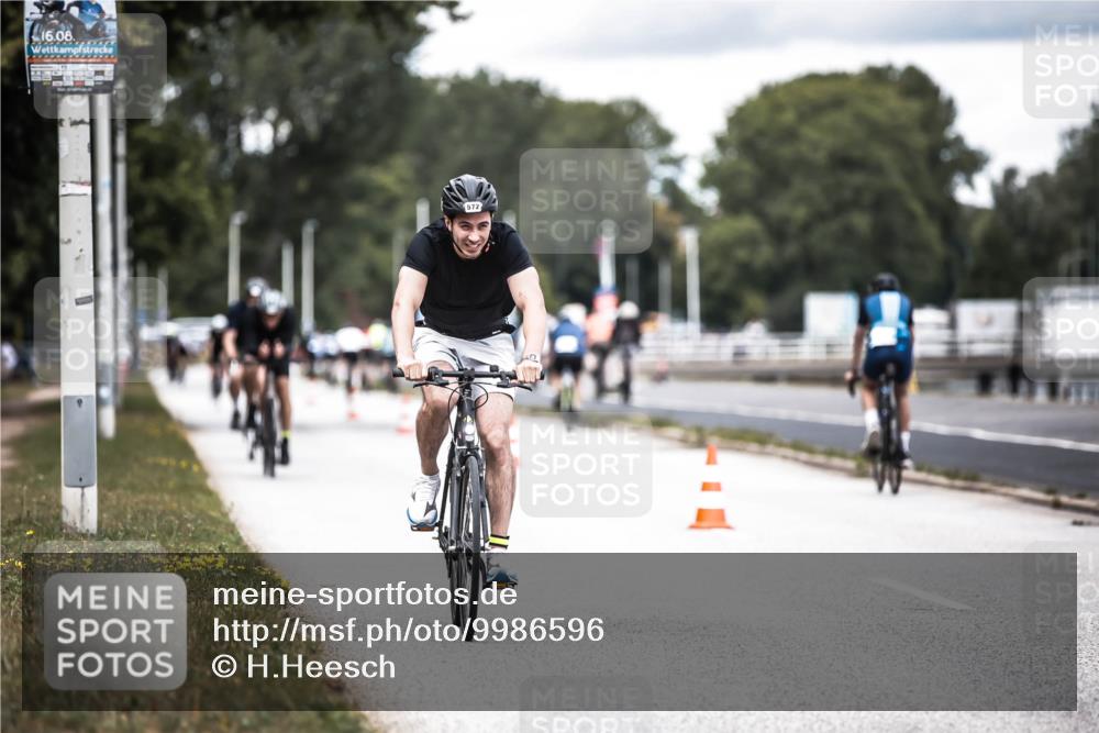 16.08.2026 - KN Förde Triathlon 2026 H.Heesch http://msf.ph/oto/9986596 16.08.2026 13:11:20 Radfahren 572, 716 meine-sportfotos.de