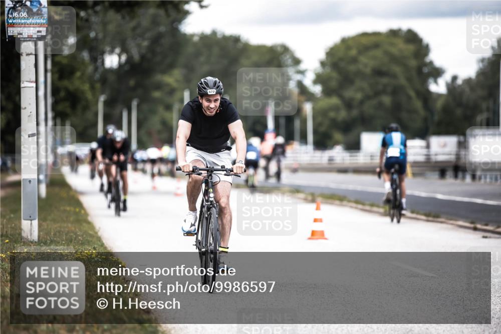 16.08.2026 - KN Förde Triathlon 2026 H.Heesch http://msf.ph/oto/9986597 16.08.2026 13:11:20 Radfahren 572, 716 meine-sportfotos.de