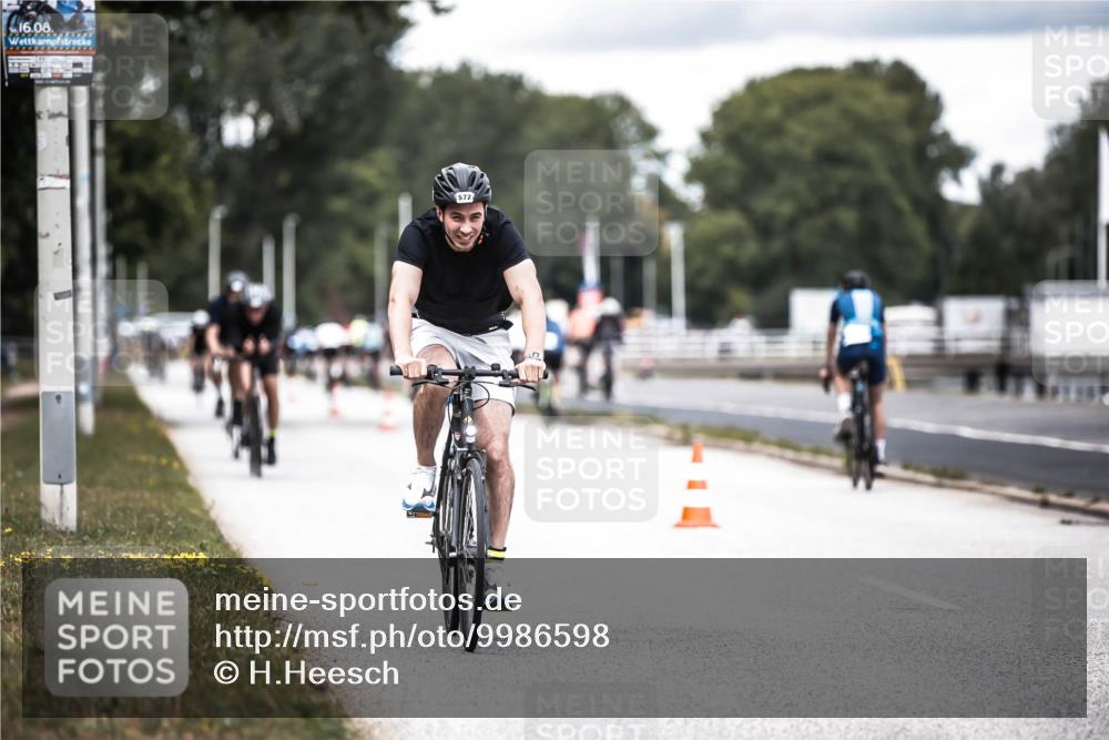 16.08.2026 - KN Förde Triathlon 2026 H.Heesch http://msf.ph/oto/9986598 16.08.2026 13:11:20 Radfahren 572, 716 meine-sportfotos.de