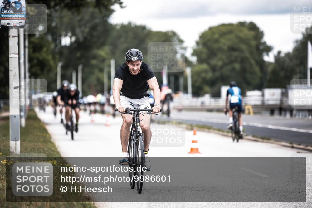 16.08.2026 - KN Förde Triathlon 2026 H.Heesch http://msf.ph/oto/9986601 16.08.2026 13:11:20 Radfahren 572, 716 meine-sportfotos.de