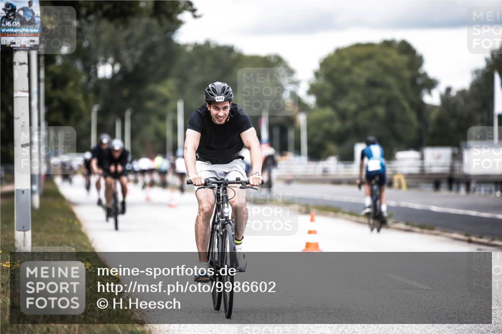 16.08.2026 - KN Förde Triathlon 2026 H.Heesch http://msf.ph/oto/9986602 16.08.2026 13:11:20 Radfahren 572, 716 meine-sportfotos.de