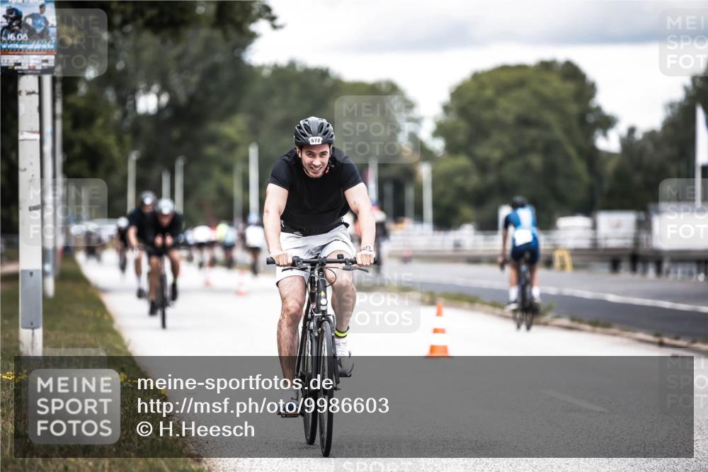 16.08.2026 - KN Förde Triathlon 2026 H.Heesch http://msf.ph/oto/9986603 16.08.2026 13:11:20 Radfahren 572, 716 meine-sportfotos.de