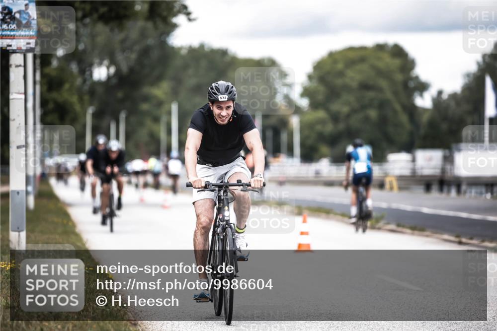 16.08.2026 - KN Förde Triathlon 2026 H.Heesch http://msf.ph/oto/9986604 16.08.2026 13:11:20 Radfahren 572, 716 meine-sportfotos.de